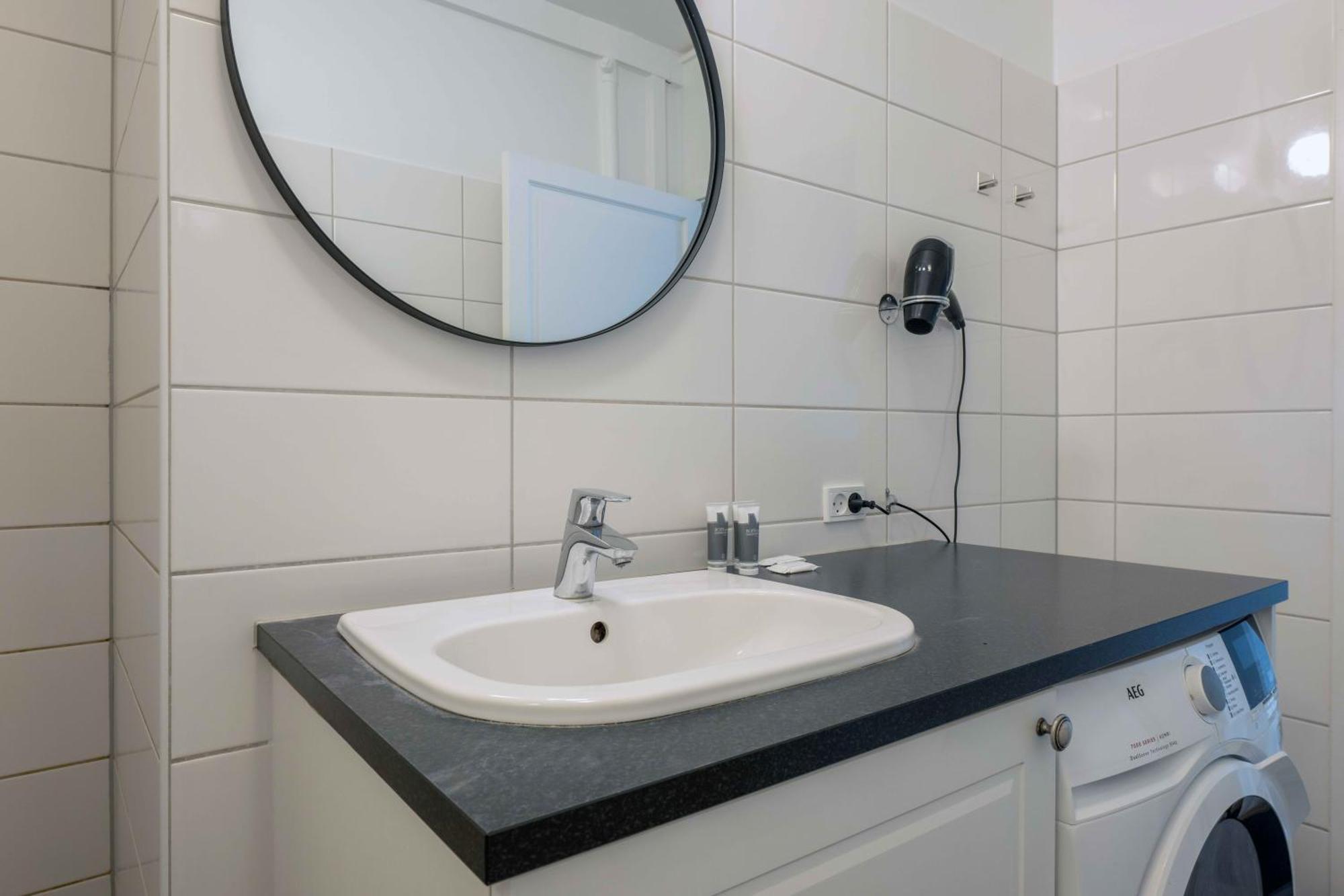 Spacious Tivoli Gardens Apartment W 3 Bedrooms 哥本哈根 外观 照片